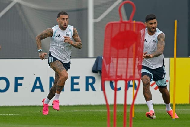 RECORD DATE NOT STATED 18th July 2026; Columbia Park Training Facility, Morristown, New Jersey, United States of America; FIFA World Cup, WM, Weltmeisterschaft, Fussball Football, Argentina Training Session; Cristian Romero and Nicolas Otamendi of Argentina looks on HeulerxAndrey DiaEsportivo