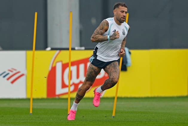 RECORD DATE NOT STATED 18th July 2026; Columbia Park Training Facility, Morristown, New Jersey, United States of America; FIFA World Cup, WM, Weltmeisterschaft, Fussball Football, Argentina Training Session; Nicolas Otamendi of Argentina runs HeulerxAndrey DiaEsportivo