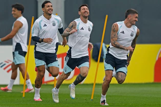RECORD DATE NOT STATED 18th July 2026; Columbia Park Training Facility, Morristown, New Jersey, United States of America; FIFA World Cup, WM, Weltmeisterschaft, Fussball Football, Argentina Training Session; Leandro Paredes, Lionel Messi and Rodrigo De Paul of Argentina runs HeulerxAndrey DiaEsportivo