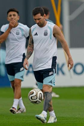 RECORD DATE NOT STATED 18th July 2026; Columbia Park Training Facility, Morristown, New Jersey, United States of America; FIFA World Cup, WM, Weltmeisterschaft, Fussball Football, Argentina Training Session; Lionel Messi of Argentina controls the ball HeulerxAndrey DiaEsportivo