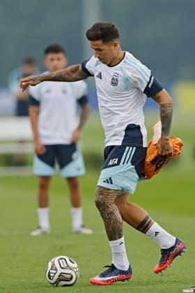 RECORD DATE NOT STATED 18th July 2026; Columbia Park Training Facility, Morristown, New Jersey, United States of America; FIFA World Cup, WM, Weltmeisterschaft, Fussball Football, Argentina Training Session; Enzo Fernandez of Argentina controls the ball HeulerxAndrey DiaEsportivo