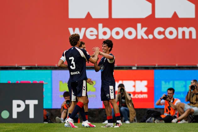 Hugo Gonzalez and players of Celta seen celebrating after scoring goal during International Friendly, Länderspiel, Nationalmannschaft game between teams of SC Braga and Celta de Vigo (Luis Santos Ball Raw Images) Braga Estadio Municipal de Braga Portugal Copyright: xLuisxSantosx luissantos_braga_celta_2627_3-13
