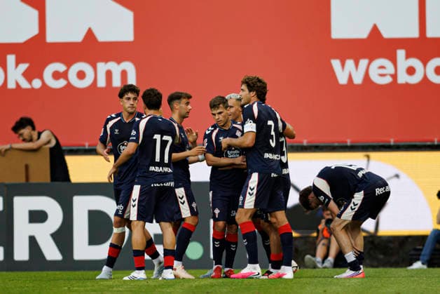 Hugo Gonzalez and players of Celta seen celebrating after scoring goal during International Friendly, Länderspiel, Nationalmannschaft game between teams of SC Braga and Celta de Vigo (Luis Santos Ball Raw Images) Braga Estadio Municipal de Braga Portugal Copyright: xLuisxSantosx luissantos_braga_celta_2627_3-14