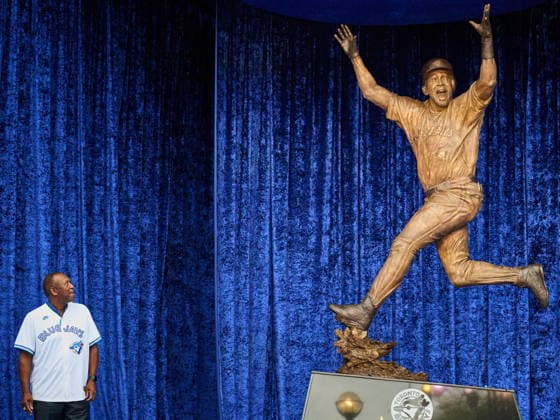 July 18, 2026, Toronto, On, Canada: Toronto Blue Jays Joe Carter looks on at the unveiling of a statue commemorating the Toronto Blue Jays 1992 and 1993 World Series wins ahead of MLB, Baseball Herren, USA baseball action against the Chicago White Sox in Toronto, Saturday, July 18, 2026. Canada News - July 18, 2026  - ZUMAc35_ 20260718_zaf_c35_023 Copyright: xSammyxKoganx