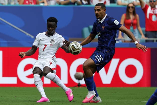 FIFA World Cup, WM, Weltmeisterschaft, Fussball 2026 3rd place playoff - France vs England Bukayo Saka of England (L) in action against Maxence Lacroix of France (R) during the FIFA World Cup 2026 3rd place playoff match France against England, in Miami, Florida, USA, 18 July 2026. MIAMI United States  Copyright: xCRISTOBALxHERRERA-ULASHKEVICHx
