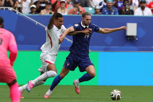 FIFA World Cup, WM, Weltmeisterschaft, Fussball 2026 3rd place playoff - France vs England Morgan Rogers of England (L) in action against Adrien Rabiot of France (R) during the FIFA World Cup 2026 3rd place playoff match France against England, in Miami, Florida, USA, 18 July 2026. MIAMI United States  Copyright: xCRISTOBALxHERRERA-ULASHKEVICHx