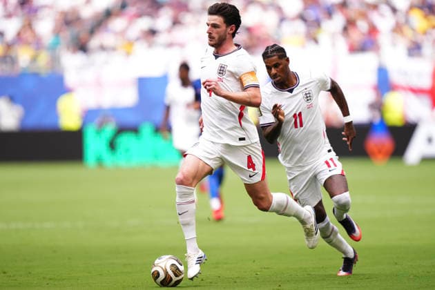 France v England: Bronze Medal Match - FIFA World Cup, WM, Weltmeisterschaft, Fussball 2026 Declan Rice of England runs with the ball during the FIFA World Cup 2026 Bronze Medal Match match between France and England at Miami Stadium on July 18, 2026 in Miami Gardens, United States. Miami Gardens FL United States  Copyright: xJosexBretonx originalFilename:bretonhernandez-franceve260718_npkZs.jpg