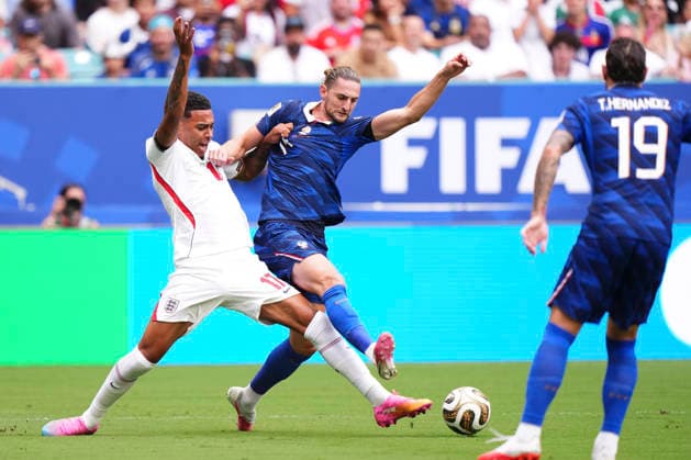France v England: Bronze Medal Match - FIFA World Cup, WM, Weltmeisterschaft, Fussball 2026 Morgan Rogers of England and Adrien Rabiot of France compete for the ball during the FIFA World Cup 2026 Bronze Medal Match match between France and England at Miami Stadium on July 18, 2026 in Miami Gardens, United States. Miami Gardens FL United States  Copyright: xJosexBretonx originalFilename:bretonhernandez-franceve260718_npcaP.jpg