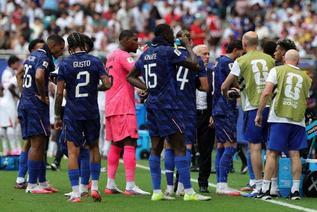 FIFA World Cup, WM, Weltmeisterschaft, Fussball 2026 3rd place playoff - France vs England Players of France gather for the first hydration break during the FIFA World Cup 2026 3rd place playoff match France against England, in Miami, Florida, USA, 18 July 2026. MIAMI United States  Copyright: xCRISTOBALxHERRERA-ULASHKEVICHx