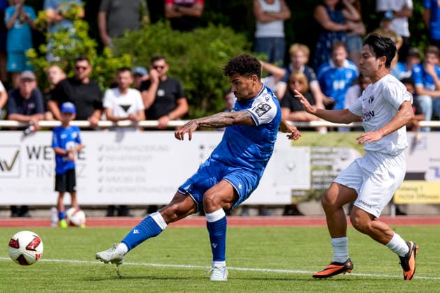 v.li.: Valentin Gendrey (Hoffenheim, 15), Gwangin Lee (Gwang-in, SGV, 17), Zweikampf, Spielszene, Duell, duel, tackle, tackling, Dynamik, Action, Aktion, 18.07.2026, Bad Friedrichshall (Deutschland), Fussball, Testspiel, TSG 1899 Hoffenheim - SGV Heilbronn-Freiberg, DFB DFL REGULATIONS PROHIBIT ANY USE OF PHOTOGRAPHS AS IMAGE SEQUENCES AND OR QUASI-VIDEO. *** Valentin Gendrey (Hoffenheim), 15, Gwangin Lee (SGV), 17, tackle, game scene, duel, tackle, tackling, dynamics, action, July 18, 2026, Bad Friedrichshall, Germany, soccer, friendly match, TSG 1899 Hoffenheim vs. SGV Heilbronn Freiberg, DFB and DFL regulations prohibit any use of photographs as image sequences and or quasi-video xozx