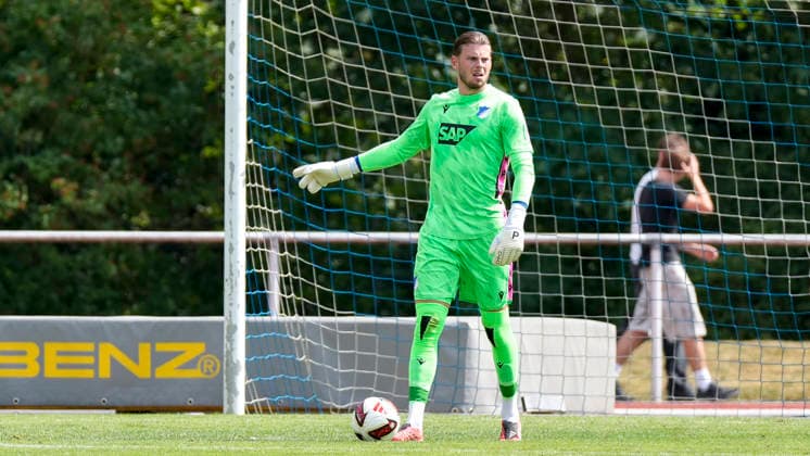 Luca Philipp (Torwart, Hoffenheim, 37), gibt Anweisungen, gestikuliert, mit den Armen gestikulieren, Freisteller, Ganzkörper, Einzelbild, Einzelfoto, Aktion, Action, 18.07.2026, Bad Friedrichshall (Deutschland), Fussball, Testspiel, TSG 1899 Hoffenheim - SGV Heilbronn-Freiberg, DFB DFL REGULATIONS PROHIBIT ANY USE OF PHOTOGRAPHS AS IMAGE SEQUENCES AND OR QUASI-VIDEO. *** Luca Philipp, goalkeeper, Hoffenheim, 37, giving instructions, gesturing, gesturing with his arms, cutout, full-body, single frame, single photo, action, 18 July 2026, Bad Friedrichshall, Germany, soccer, exhibition match, TSG 1899 Hoffenheim vs. SGV Heilbronn Freiberg, DFB and DFL regulations prohibit any use of photographs as image sequences and or quasi-video xozx