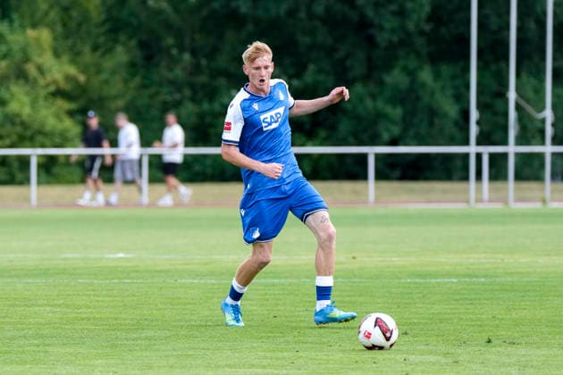 Oskar Hencke (Hoffenheim, 41), am Ball, Einzelbild, Einzelfoto, Aktion, Action, 18.07.2026, Bad Friedrichshall (Deutschland), Fussball, Testspiel, TSG 1899 Hoffenheim - SGV Heilbronn-Freiberg, DFB DFL REGULATIONS PROHIBIT ANY USE OF PHOTOGRAPHS AS IMAGE SEQUENCES AND OR QUASI-VIDEO. *** Oskar Hencke Hoffenheim, 41, on the ball, single frame, single photo, action, July 18, 2026, Bad Friedrichshall, Germany, soccer, friendly match, TSG 1899 Hoffenheim vs. SGV Heilbronn Freiberg, DFB and DFL regulations prohibit any use of photographs as image sequences and or quasi-video xozx
