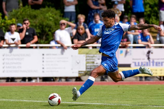 Valentin Gendrey (Hoffenheim, 15), am Ball, Freisteller, Ganzkörper, Einzelbild, Einzelfoto, Aktion, Action, 18.07.2026, Bad Friedrichshall (Deutschland), Fussball, Testspiel, TSG 1899 Hoffenheim - SGV Heilbronn-Freiberg, DFB DFL REGULATIONS PROHIBIT ANY USE OF PHOTOGRAPHS AS IMAGE SEQUENCES AND OR QUASI-VIDEO. *** Valentin Gendrey Hoffenheim, 15, on the ball, isolated figure, full-body shot, single image, single photo, action, July 18, 2026, Bad Friedrichshall, Germany, soccer, exhibition match, TSG 1899 Hoffenheim vs. SGV Heilbronn Freiberg, DFB and DFL regulations prohibit any use of photographs as image sequences and or quasi-video xozx