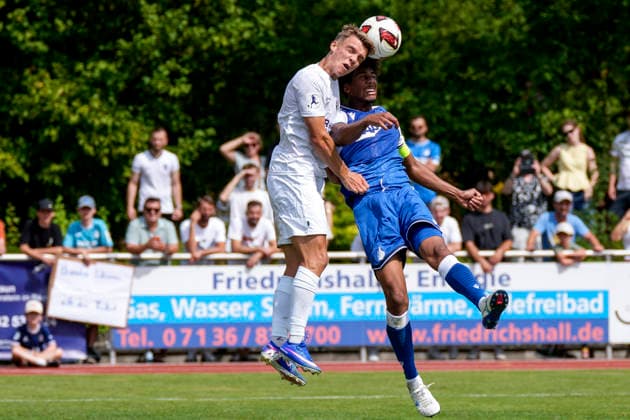 v.li.: Tino Bradara (SGV, 2), Bernardo Fernandes da Silva Junior (Hoffenheim, 13), beim Kopfball, Kopfballduell, Spielszene, Zweikampf in der Luft, Aktion, Action, 18.07.2026, Bad Friedrichshall (Deutschland), Fussball, Testspiel, TSG 1899 Hoffenheim - SGV Heilbronn-Freiberg, DFB DFL REGULATIONS PROHIBIT ANY USE OF PHOTOGRAPHS AS IMAGE SEQUENCES AND OR QUASI-VIDEO. *** From left: Tino Bradara (SGV), 2; Bernardo Fernandes da Silva Junior (Hoffenheim), 13; heading the ball, aerial duel, game scene, aerial challenge, action, July 18, 2026, Bad Friedrichshall, Germany, soccer, friendly match, TSG 1899 Hoffenheim vs. SGV Heilbronn Freiberg, DFB and DFL regulations prohibit any use of photographs as image sequences and or quasi-video xozx