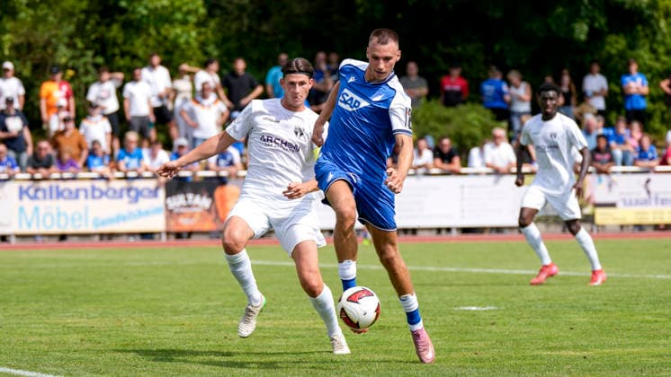 v.li.: Paul Polauke (SGV, 5), Tim Lemperle (Hoffenheim, 19), Zweikampf, Spielszene, Duell, duel, tackle, tackling, Dynamik, Action, Aktion, 18.07.2026, Bad Friedrichshall (Deutschland), Fussball, Testspiel, TSG 1899 Hoffenheim - SGV Heilbronn-Freiberg, DFB DFL REGULATIONS PROHIBIT ANY USE OF PHOTOGRAPHS AS IMAGE SEQUENCES AND OR QUASI-VIDEO. *** From left: Paul Polauke (SGV), 5, Tim Lemperle (Hoffenheim), 19, tackle, game scene, duel, tackle, tackling, dynamic, action, 18 July 2026, Bad Friedrichshall, Germany, soccer, friendly match, TSG 1899 Hoffenheim vs. SGV Heilbronn Freiberg, DFB and DFL regulations prohibit any use of photographs as image sequences and or quasi-video xozx