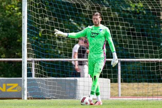 Luca Philipp (Torwart, Hoffenheim, 37), gibt Anweisungen, gestikuliert, mit den Armen gestikulieren, Freisteller, Ganzkörper, Einzelbild, Einzelfoto, Aktion, Action, 18.07.2026, Bad Friedrichshall (Deutschland), Fussball, Testspiel, TSG 1899 Hoffenheim - SGV Heilbronn-Freiberg, DFB DFL REGULATIONS PROHIBIT ANY USE OF PHOTOGRAPHS AS IMAGE SEQUENCES AND OR QUASI-VIDEO. *** Luca Philipp, goalkeeper, Hoffenheim, 37, giving instructions, gesturing with his arms, headshot, full-body shot, single frame, single photo, action, July 18, 2026, Bad Friedrichshall, Germany, soccer, exhibition match, TSG 1899 Hoffenheim vs. SGV Heilbronn Freiberg, DFB and DFL regulations prohibit any use of photographs as image sequences and or quasi-video xozx