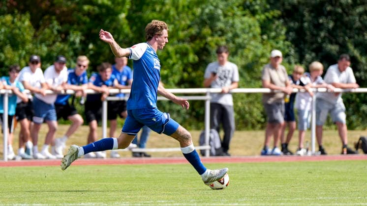 Wouter Burger (Hoffenheim, 18), am Ball, Freisteller, Ganzkörper, Einzelbild, Einzelfoto, Aktion, Action, 18.07.2026, Bad Friedrichshall (Deutschland), Fussball, Testspiel, TSG 1899 Hoffenheim - SGV Heilbronn-Freiberg, DFB DFL REGULATIONS PROHIBIT ANY USE OF PHOTOGRAPHS AS IMAGE SEQUENCES AND OR QUASI-VIDEO. *** Wouter Burger Hoffenheim, 18, on the ball, isolated figure, full-body shot, single frame, single photo, action, July 18, 2026, Bad Friedrichshall, Germany, soccer, exhibition match, TSG 1899 Hoffenheim vs. SGV Heilbronn Freiberg, DFB and DFL regulations prohibit any use of photographs as image sequences and or quasi-video xozx