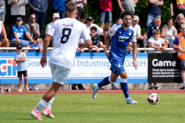 v.li.: Michael Martin (SGV, 8), Leon Avdullahu (Hoffenheim, 7) am Ball, Aktion, Action, Spielszene, 18.07.2026, Bad Friedrichshall (Deutschland), Fussball, Testspiel, TSG 1899 Hoffenheim - SGV Heilbronn-Freiberg, DFB DFL REGULATIONS PROHIBIT ANY USE OF PHOTOGRAPHS AS IMAGE SEQUENCES AND OR QUASI-VIDEO. *** From left: Michael Martin (SGV), 8; Leon Avdullahu (Hoffenheim), 7; on the ball; action; game scene; July 18, 2026, Bad Friedrichshall, Germany, soccer, friendly match, TSG 1899 Hoffenheim vs. SGV Heilbronn Freiberg, DFB and DFL regulations prohibit any use of photographs as image sequences and or quasi-video xozx