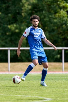 Leon Avdullahu (Hoffenheim, 7), am Ball, Freisteller, Ganzkörper, Einzelbild, Einzelfoto, Aktion, Action, 18.07.2026, Bad Friedrichshall (Deutschland), Fussball, Testspiel, TSG 1899 Hoffenheim - SGV Heilbronn-Freiberg, DFB DFL REGULATIONS PROHIBIT ANY USE OF PHOTOGRAPHS AS IMAGE SEQUENCES AND OR QUASI-VIDEO. *** Leon Avdullahu Hoffenheim, 7, on the ball, isolated figure, full-body shot, single frame, single photo, action, July 18, 2026, Bad Friedrichshall, Germany, soccer, exhibition match, TSG 1899 Hoffenheim vs. SGV Heilbronn Freiberg, DFB and DFL regulations prohibit any use of photographs as image sequences and or quasi-video xozx