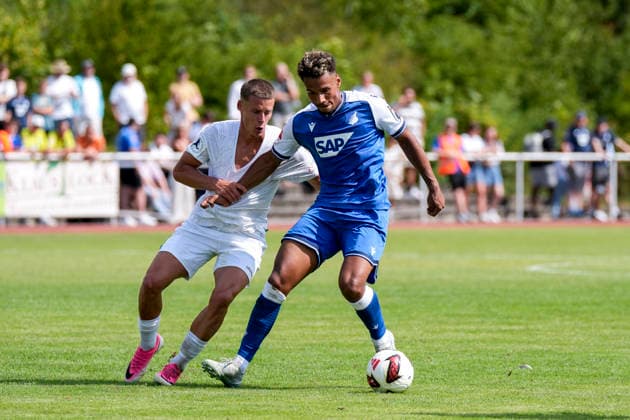 v.li.: Michael Martin (SGV, 8), Bambase Conte (Hoffenheim, 20), Zweikampf, Spielszene, Duell, duel, tackle, tackling, Dynamik, Action, Aktion, 18.07.2026, Bad Friedrichshall (Deutschland), Fussball, Testspiel, TSG 1899 Hoffenheim - SGV Heilbronn-Freiberg, DFB DFL REGULATIONS PROHIBIT ANY USE OF PHOTOGRAPHS AS IMAGE SEQUENCES AND OR QUASI-VIDEO. *** From left: Michael Martin (SGV), 8; Bambase Conte (Hoffenheim), 20; tackle, game scene, duel, tackle, tackling, dynamism, action, July 18, 2026, Bad Friedrichshall, Germany, soccer, friendly match, TSG 1899 Hoffenheim vs. SGV Heilbronn Freiberg, DFB and DFL regulations prohibit any use of photographs as image sequences and or quasi-video xozx