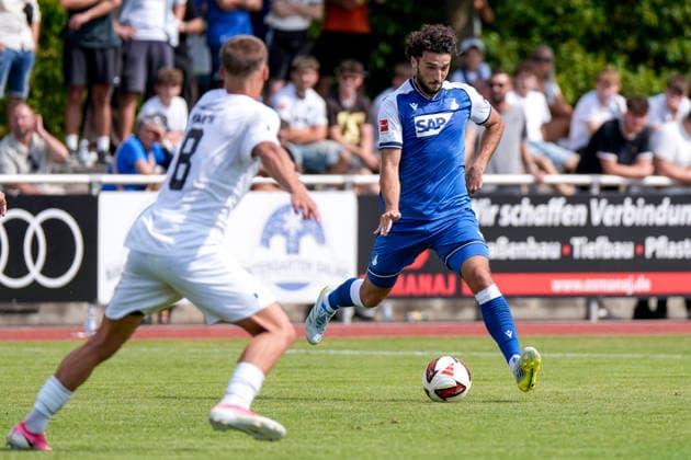 v.li.: Michael Martin (SGV, 8), Leon Avdullahu (Hoffenheim, 7) am Ball, Aktion, Action, Spielszene, 18.07.2026, Bad Friedrichshall (Deutschland), Fussball, Testspiel, TSG 1899 Hoffenheim - SGV Heilbronn-Freiberg, DFB DFL REGULATIONS PROHIBIT ANY USE OF PHOTOGRAPHS AS IMAGE SEQUENCES AND OR QUASI-VIDEO. *** From left: Michael Martin (SGV), 8; Leon Avdullahu (Hoffenheim), 7; on the ball; action; game scene; July 18, 2026, Bad Friedrichshall, Germany, soccer, friendly match, TSG 1899 Hoffenheim vs. SGV Heilbronn Freiberg, DFB and DFL regulations prohibit any use of photographs as image sequences and or quasi-video xozx