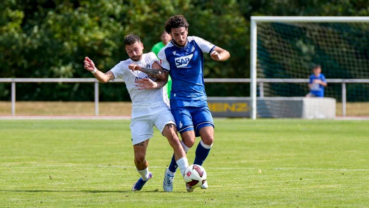 v.li.: Leon Petö (SGV, 10), Leon Avdullahu (Hoffenheim, 7), Zweikampf, Spielszene, Duell, duel, tackle, tackling, Dynamik, Action, Aktion, 18.07.2026, Bad Friedrichshall (Deutschland), Fussball, Testspiel, TSG 1899 Hoffenheim - SGV Heilbronn-Freiberg, DFB DFL REGULATIONS PROHIBIT ANY USE OF PHOTOGRAPHS AS IMAGE SEQUENCES AND OR QUASI-VIDEO. *** From left: Leon Petö (SGV), 10; Leon Avdullahu (Hoffenheim), 7; tackle, game scene, duel, tackle, tackling, dynamism, action, July 18, 2026, Bad Friedrichshall, Germany, soccer, friendly match, TSG 1899 Hoffenheim vs. SGV Heilbronn Freiberg, DFB and DFL regulations prohibit any use of photographs as image sequences and or quasi-video xozx