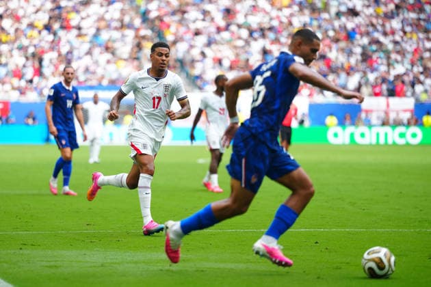 Morgan Rogers of England chats Maxence Lacroix of France France v England, 2026 FIFA World Cup, WM, Weltmeisterschaft, Fussball 3rd Place Final, Football, Miami Stadium, Miami, Florida, USA - 18 Jul 2026Miami Miami Stadium Florida (FL) United States of America  Copyright: xJavierxGarcia Shutterstockx 16995468as