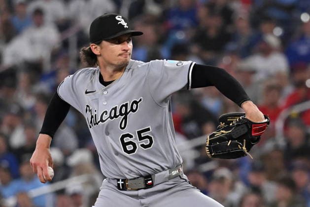 July 18, 2026, Toronto, On, Canada: Chicago White Sox starting pitcher Davis Martin (65) throws to a Toronto Blue Jays batter during first inning MLB, Baseball Herren, USA baseball action in Toronto, Saturday, July 18, 2026. Canada News - July 18, 2026  - ZUMAc35_ 20260718_zaf_c35_038 Copyright: xJonxBlackerx