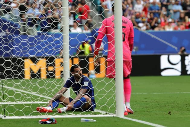 FIFA World Cup, WM, Weltmeisterschaft, Fussball 2026 3rd place playoff - France vs England Theo Hernandez (L) goalkeeper Mike Maignan of France react after conceding the 0-3 goal during the FIFA World Cup 2026 3rd place playoff match France against England, in Miami, Florida, USA, 18 July 2026. MIAMI United States  Copyright: xCRISTOBALxHERRERA-ULASHKEVICHx