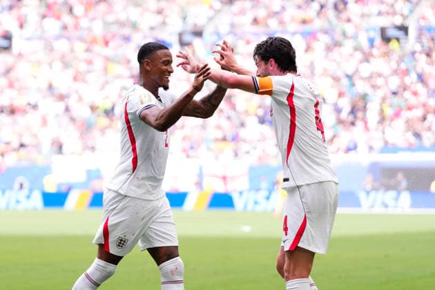 July 18, 2026, Miami Gardens, Florida, United States: Ezri Konsa of England celebrates after scoring his team s second goal with teammate Declan Rice of England during the FIFA World Cup, WM, Weltmeisterschaft, Fussball 2026 Bronze Medal Match match between France and England at Miami Stadium on July 18, 2026 in Miami Gardens, United States. Miami Gardens United States - ZUMAa181 20260718_zaa_a181_051 Copyright: xJosexBretonx