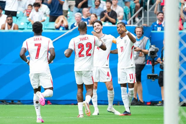 Declan Rice of England (C) and team mates celebrate after scoring the team s first goal during a FIFA Men’s World Cup 2026 Bronze Final football match between France and England at Miami Stadium, in Miami Gardens on July 18th 2026 (Photo by Alexandra Fechete SPP)  Copyright: xAlexandraxFechete SPPx Sportspressphoto_SPR192937