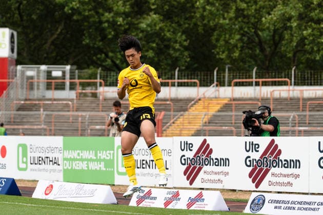 Deutschland: 17. Juli 2026: Testspiel - Vorbereitung 2026 2027 - SC Rot-Weiß Oberhausen vs. Borussia Dortmund, Stadion Niederrhein, Oberhausen Tor zum 3:1 durch Takato Yamamoto Jubel Freude Emotionen Torjubel *** Germany, July 17, 2026, Friendly Match, 2026–2027 Preseason, SC Rot-Weiß Oberhausen vs. Borussia Dortmund, Niederrhein Stadium, Oberhausen, Goal to make it 3–1 by Takato Yamamoto, Cheering, Joy, Emotions, Goal Celebration Copyright: xCelinaxLeiersx