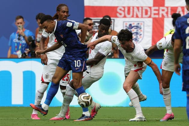 FIFA World Cup, WM, Weltmeisterschaft, Fussball 2026 3rd place playoff - France vs England Kylian Mbappe of France (L) in action against Marc Guehi (C) and Declan Rice (R) of England during the FIFA World Cup 2026 3rd place playoff match France against England, in Miami, Florida, USA, 18 July 2026. MIAMI United States  Copyright: xCRISTOBALxHERRERA-ULASHKEVICHx