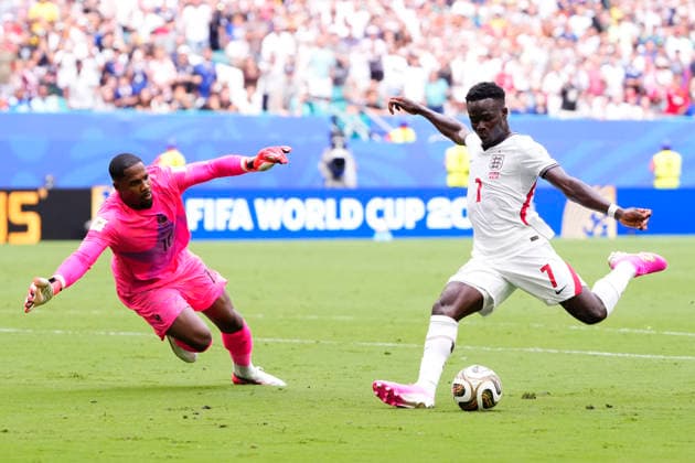 France v England: Bronze Medal Match - FIFA World Cup, WM, Weltmeisterschaft, Fussball 2026 Bukayo Saka of England shoots to score his team s third goal during the FIFA World Cup 2026 Bronze Medal Match match between France and England at Miami Stadium on July 18, 2026 in Miami Gardens, United States. Miami Gardens FL United States  Copyright: xJosexBretonx originalFilename:bretonhernandez-franceve260718_npjHM.jpg