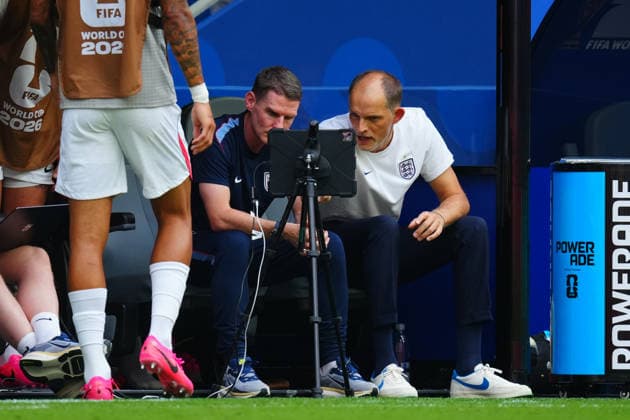 England manager, Thomas Tuchel analyses the game on an electronic tablet with England assistant coach, Anthony Barry France v England, 2026 FIFA World Cup, WM, Weltmeisterschaft, Fussball 3rd Place Final, Football, Miami Stadium, Miami, Florida, USA - 18 Jul 2026Miami Miami Stadium Florida (FL) United States of America  Copyright: xJavierxGarcia Shutterstockx 16995468bq