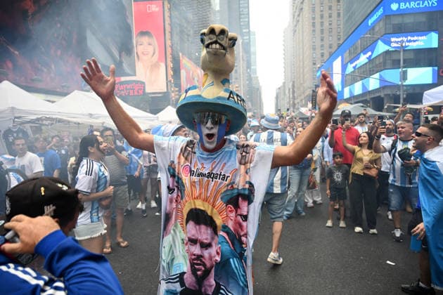 Argentina fans take over Times Square ahead of the 2026 FIFA World Cup, WM, Weltmeisterschaft, Fussball final Argentina fans take over Times Square ahead of the 2026 FIFA World Cup final football match between Argentina and Spain on July 18, 2026 in New York city, New York. Photo by Olivier Douliery ABACAPRESS.COM New York city New York United States  Copyright: xDoulieryxOlivier ABACAx