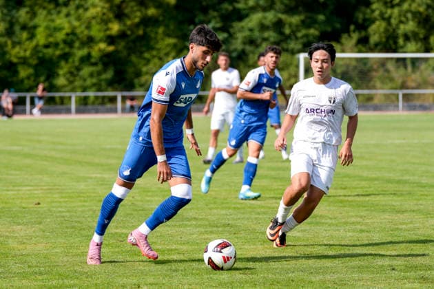 v.li.: Muhammed Damar (Hoffenheim, 10), Gwangin Lee (Gwang-in, SGV, 17), Aktion, Action, Spielszene, 18.07.2026, Bad Friedrichshall (Deutschland), Fussball, Testspiel, TSG 1899 Hoffenheim - SGV Heilbronn-Freiberg, DFB DFL REGULATIONS PROHIBIT ANY USE OF PHOTOGRAPHS AS IMAGE SEQUENCES AND OR QUASI-VIDEO. *** From left: Muhammed Damar (Hoffenheim), 10; Gwangin Lee (SGV), 17; Action; Game scene; July 18, 2026; Bad Friedrichshall, Germany, soccer, exhibition match, TSG 1899 Hoffenheim vs. SGV Heilbronn Freiberg, DFB and DFL regulations prohibit any use of photographs as image sequences and or quasi-video xozx