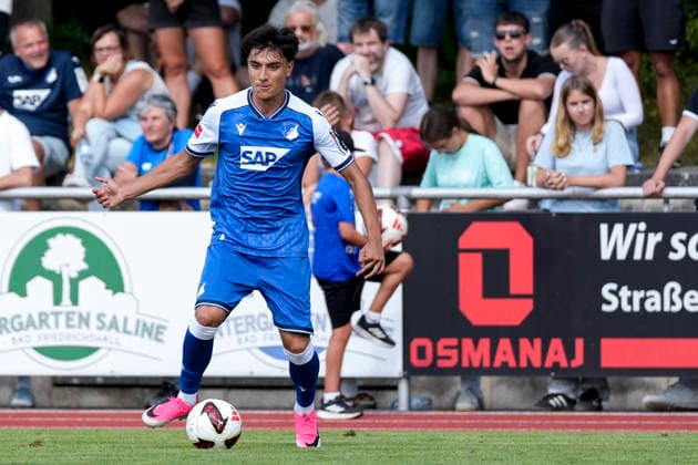 Deniz Zeitler (Hoffenheim, 38), am Ball, Freisteller, Ganzkörper, Einzelbild, Einzelfoto, Aktion, Action, 18.07.2026, Bad Friedrichshall (Deutschland), Fussball, Testspiel, TSG 1899 Hoffenheim - SGV Heilbronn-Freiberg, DFB DFL REGULATIONS PROHIBIT ANY USE OF PHOTOGRAPHS AS IMAGE SEQUENCES AND OR QUASI-VIDEO. *** Deniz Zeitler Hoffenheim, 38, on the ball, isolated figure, full-body shot, single frame, single photo, action, July 18, 2026, Bad Friedrichshall, Germany, soccer, friendly match, TSG 1899 Hoffenheim vs. SGV Heilbronn Freiberg, DFB and DFL regulations prohibit any use of photographs as image sequences and or quasi-video xozx