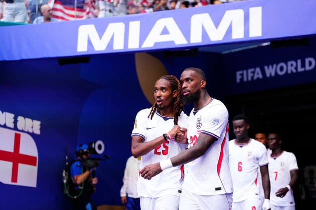 France v England: Bronze Medal Match - FIFA World Cup, WM, Weltmeisterschaft, Fussball 2026 Djed Spence of England shakes hands with Ivan Toney of England during the FIFA World Cup 2026 Bronze Medal Match match between France and England at Miami Stadium on July 18, 2026 in Miami Gardens, United States. Miami Gardens FL United States  Copyright: xJosexBretonx originalFilename:bretonhernandez-franceve260718_npRy1.jpg