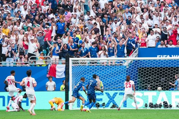 Bradley Barcola of France (C) shoots for goal during a FIFA Men’s World Cup 2026 Bronze Final football match between France and England at Miami Stadium, in Miami Gardens on July 18th 2026 (Photo by Alexandra Fechete SPP)  Copyright: xAlexandraxFechete SPPx Sportspressphoto_SPR193059