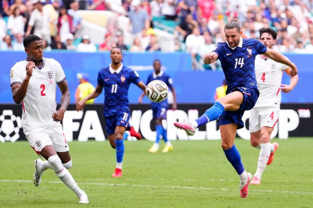 July 18, 2026, Miami Gardens, Florida, United States: Adrien Rabiot of France kicks the ball during the FIFA World Cup, WM, Weltmeisterschaft, Fussball 2026 Bronze Medal Match match between France and England at Miami Stadium on July 18, 2026 in Miami Gardens, United States. Miami Gardens United States - ZUMAa181 20260718_zaa_a181_075 Copyright: xJosexBretonx