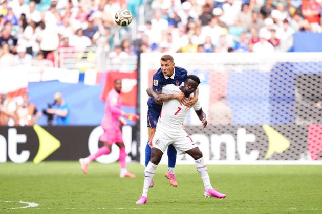 July 18, 2026, Miami Gardens, Florida, United States: Lucas Digne of France and Bukayo Saka of England compete for the ball during the FIFA World Cup, WM, Weltmeisterschaft, Fussball 2026 Bronze Medal Match match between France and England at Miami Stadium on July 18, 2026 in Miami Gardens, United States. Miami Gardens United States - ZUMAa181 20260718_zaa_a181_079 Copyright: xJosexBretonx