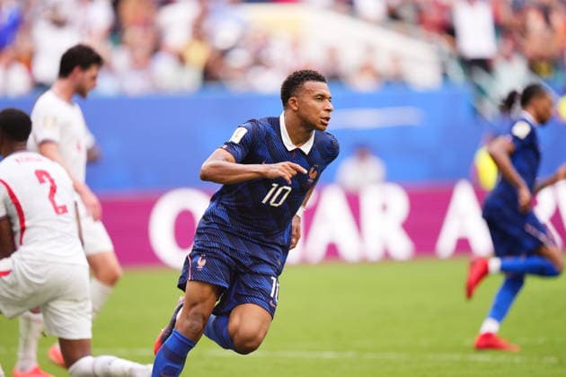 France v England - 2026 FIFA World Cup, WM, Weltmeisterschaft, Fussball - Bronze Final MIAMI GARDENS, FLORIDA - JULY 18: Kylian Mbappe of France celebrates after scoring his team s third goal during the 2026 FIFA World Cup bronze-final match between France and England at Miami Stadium in Miami Gardens, Florida, United States, on July 18, 2026. Jose Hernandez Anadolu Florida United States. Editorial use only. Please get in touch for any other usage.  Copyright: x2026xAnadoluxJosexHernandezx