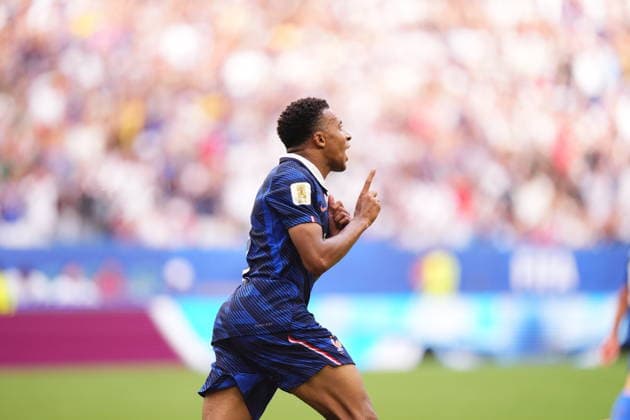 France v England - 2026 FIFA World Cup, WM, Weltmeisterschaft, Fussball - Bronze Final MIAMI GARDENS, FLORIDA - JULY 18: Kylian Mbappe of France celebrates after scoring his team s third goal during the 2026 FIFA World Cup bronze-final match between France and England at Miami Stadium in Miami Gardens, Florida, United States, on July 18, 2026. Jose Hernandez Anadolu Florida United States. Editorial use only. Please get in touch for any other usage.  Copyright: x2026xAnadoluxJosexHernandezx
