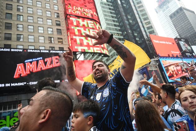 Argentina fans take over Times Square ahead of the 2026 FIFA World Cup, WM, Weltmeisterschaft, Fussball final Argentina fans take over Times Square ahead of the 2026 FIFA World Cup final football match between Argentina and Spain on July 18, 2026 in New York city, New York. Photo by Olivier Douliery ABACAPRESS.COM New York city New York United States  Copyright: xDoulieryxOlivier ABACAx