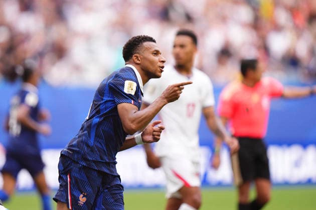 France v England: Bronze Medal Match - FIFA World Cup, WM, Weltmeisterschaft, Fussball 2026 Kylian Mbappe of France celebrates after scoring his team s third goal during the FIFA World Cup 2026 Bronze Medal Match match between France and England at Miami Stadium on July 18, 2026 in Miami Gardens, United States. Miami Gardens FL United States  Copyright: xJosexBretonx originalFilename:bretonhernandez-franceve260718_npJwc.jpg