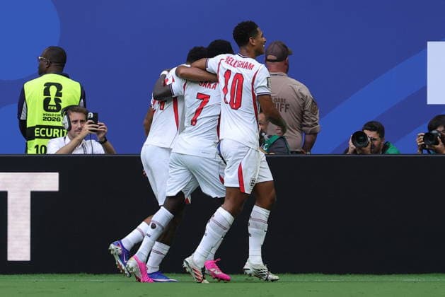 FIFA World Cup, WM, Weltmeisterschaft, Fussball 2026 3rd place playoff - France vs England Bukayo Saka of England (C) celebrates with his teammates after scoring the 3-5 goal during the FIFA World Cup 2026 3rd place playoff match France against England, in Miami, Florida, USA, 18 July 2026. MIAMI United States  Copyright: xCRISTOBALxHERRERA-ULASHKEVICHx