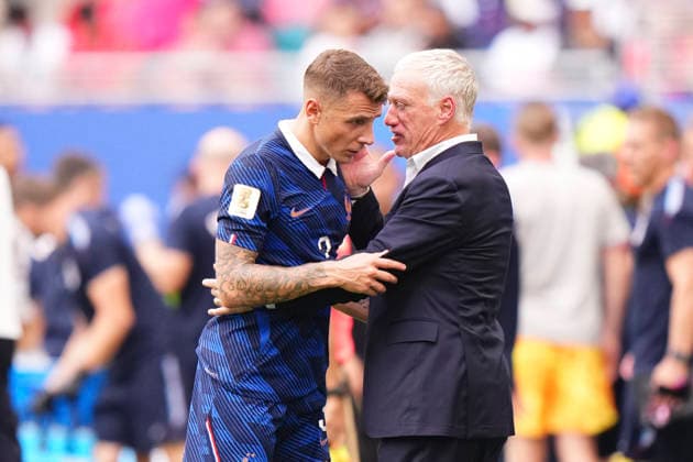France v England: Bronze Medal Match - FIFA World Cup, WM, Weltmeisterschaft, Fussball 2026 Didier Deschamps, head coach of France, talk to Lucas Digne of France during the FIFA World Cup 2026 Bronze Medal Match match between France and England at Miami Stadium on July 18, 2026 in Miami Gardens, United States. Miami Gardens FL United States  Copyright: xJosexBretonx originalFilename:bretonhernandez-franceve260718_npN1q.jpg