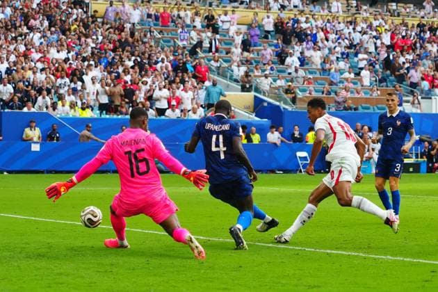 Jude Bellingham of England scores a goal to make it 4-6 France v England, 2026 FIFA World Cup, WM, Weltmeisterschaft, Fussball 3rd Place Final, Football, Miami Stadium, Miami, Florida, USA - 18 Jul 2026Miami Miami Stadium Florida (FL) United States of America  Copyright: xJavierxGarcia Shutterstockx 16995468cu