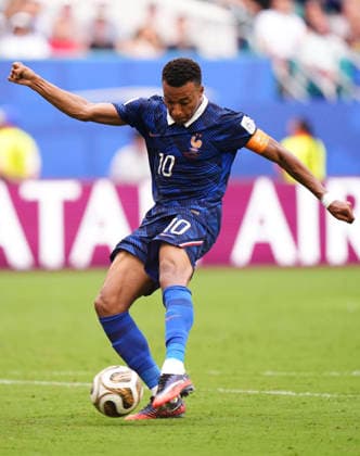 France v England: Bronze Medal Match - FIFA World Cup, WM, Weltmeisterschaft, Fussball 2026 Kylian Mbappe of France shoots to score his team s third goal during the FIFA World Cup 2026 Bronze Medal Match match between France and England at Miami Stadium on July 18, 2026 in Miami Gardens, United States. Miami Gardens FL United States  Copyright: xJosexBretonx originalFilename:bretonhernandez-franceve260718_nphu7.jpg